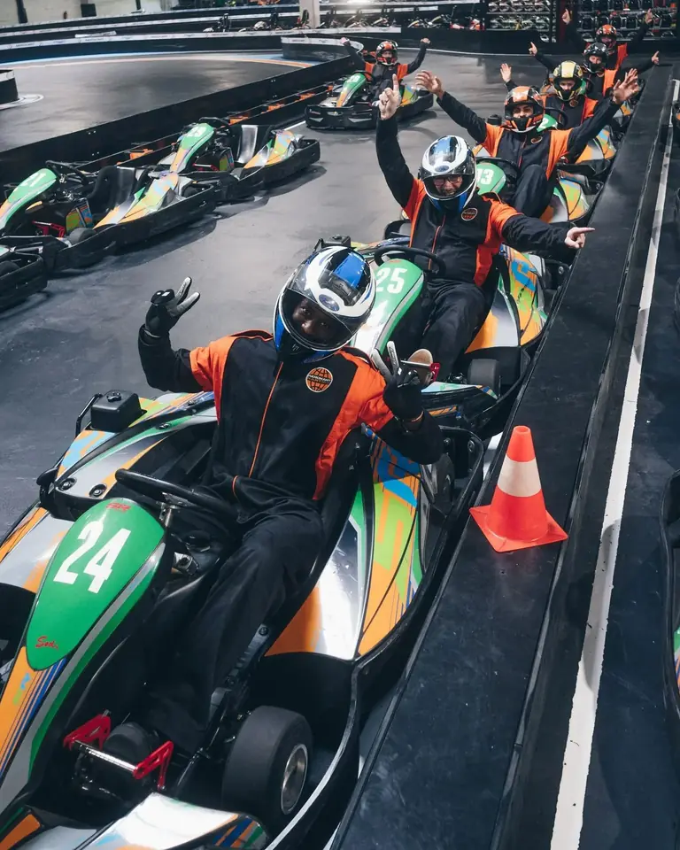 Karting indoor à Paris pour se défier entre amis, en famille ou en équipe